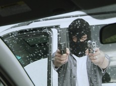 Encapuzado, Ali resgata Ezel