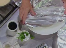 Mirian usa papel alumínio e chef critica: É muito amador