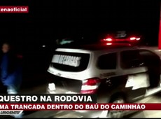 Motorista é mantido refém dentro do baú do caminhão