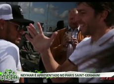 Neymar desembarca em Paris