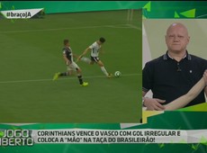 Ronaldo brinca com gol polêmico de Jô
