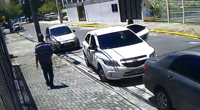 Mulher Tem Carro Roubado Na Zona Norte Do Recife Veja Vídeo Tv Uol