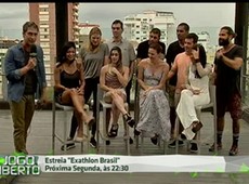 Lacombe conversa com os integrantes do time dos Heróis