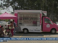 SP: Banco móvel doa perucas a pacientes com câncer