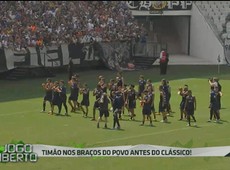 Torcedores apoiam Corinthians durante treino