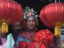 Chineses celebram nas ruas o Festival da Lanterna