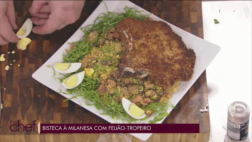 Feijão-tropeiro com bife de carne de sol