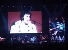 Veja 'Elvis in Concert' tocando a música 'Suspicious Minds