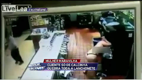 EUA: Mulher quebra lanchonete só de calcinha | Vídeos Band