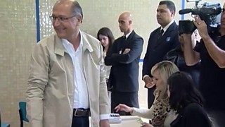Alckmin vota em SP - UOL Mais