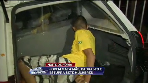 Jovem mata mãe, padrasto e estupra sete mulheres