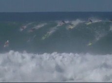 Recordista de maior onda do mundo sofre acidente impressionante - Nazaré Qualifica/Divulgação