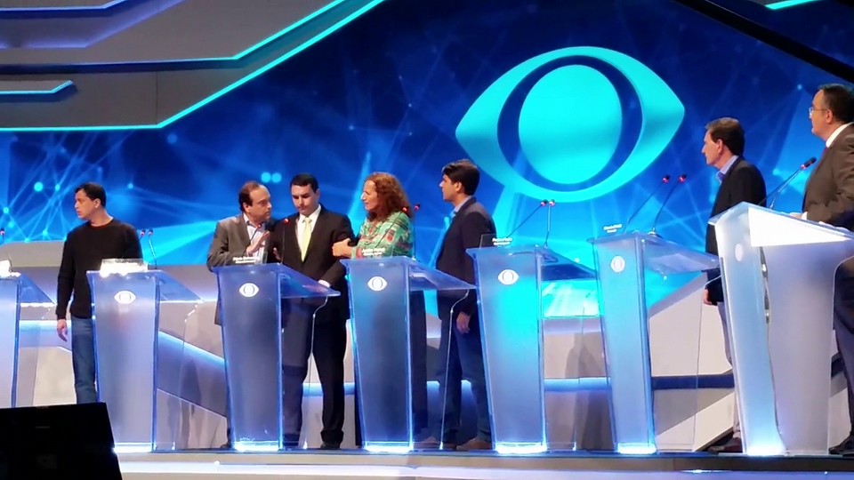 Flavio Bolsonaro passa mal em debate - 26/08/2016 - UOL Play