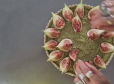 Figos frescos e pasta de pistache so estrelas de torta de Mari Hirata