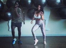 Com bumbum turbinado, Viviane Araújo dança novo hit de funk - 