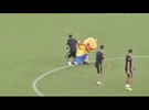 Veja o que Neymar e Coutinho fizeram com o mascote do Brasil