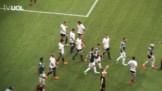 Ralf e Dudu dividem na área em lance que originou polêmica na final do  Paulista; veja fotos do lance - 09/05/2018 - Classico Corinthians Palmeiras  - Fotografia - Folha de S.Paulo