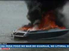 SP: Lancha pega fogo no mar do Guarujá