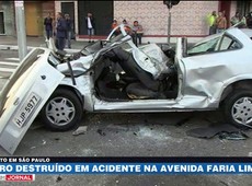 SP: Carro é destruído em acidente na Faria Lima