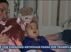 Bebê com corações artificiais passa por transplante