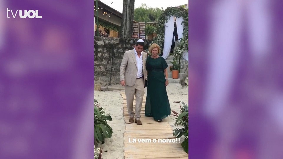 Datena conduz a filha Letícia ao altar em cerimônia no litoral de SP ...