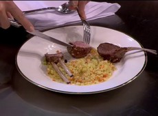 Paola se irrita com prato e dá bronca em Hugo