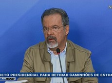 Governo autoriza retirada de caminhões de estradas