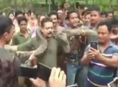 Indiano escapa por pouco de ataque de cobra