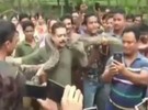 Indiano escapa por pouco de ataque de cobra