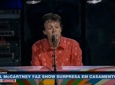 Paul McCartney faz show surpresa em casamento