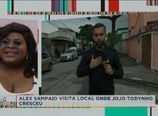 Alex Sampaio visita local onde Jojo Todynho cresceu