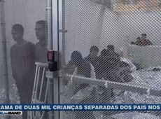 Crianças sofrem ao se separarem de pais em fronteira