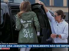 Melania Trump usa casaco com frase polêmica