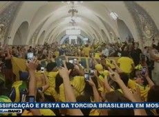 Brasileiros comemoram vitÃ³ria da SeleÃ§Ã£o em Moscou