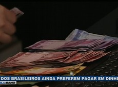 60% dos brasileiros ainda preferem pagar em dinheiro