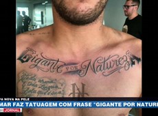 Neymar faz tatuagem com frase 'gigante por natureza'