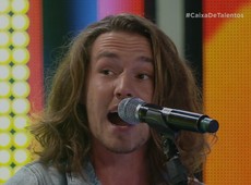Vitor Kley canta seu sucesso ‘O Sol’ no Agora é Domingo