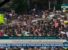 Funeral de vítimas de atentado atrai milhares no Irã