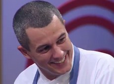 Paola brinca com Rafael: Neto, o narrador do corte da carne