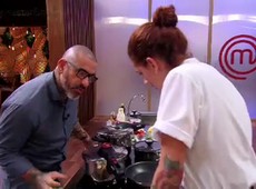 Thales nega bacon e Marcela fica chateada