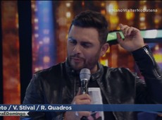 Mano Walter canta seu sucesso Não Deixo Não