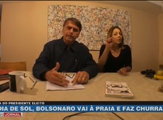 Em dia de sol, Bolsonaro vai à praia e faz churrasco