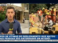 Corpos de vítimas de deslizamento são enterrados em Niterói
