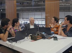 Alê Costa e conselheiros conferem o trabalho dos coletivos