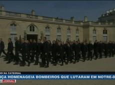 Bombeiros que salvaram Notre-Dame são homenageados