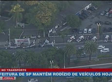 Metrô e ônibus funcionam parcialmente em São Paulo