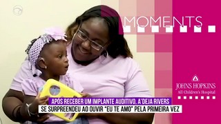 Resultado de imagem para Menina tem reaÃ§Ã£o emocionante ao ouvir pela primeira vez apÃ³s implante