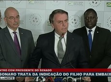Bolsonaro trata da indicação do filho para embaixada