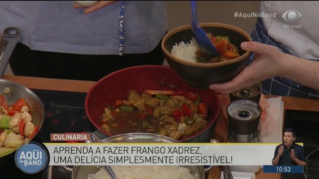 Frango xadre com arroz primavera! 💛🧡💚 Frango xadrez: • 2 cebolas •