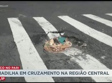Buraco prejudica trânsito na região central de SP